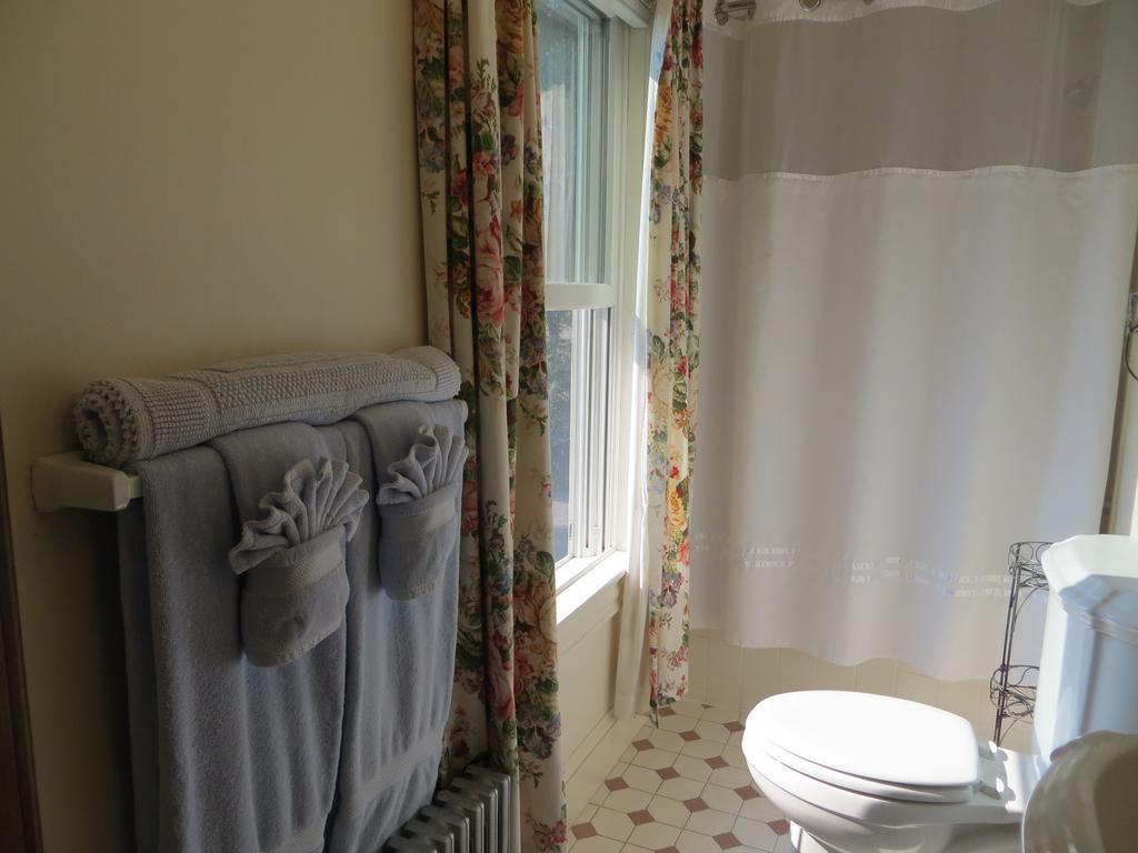 Atlantic Ark Inn Boothbay Harbor Room photo